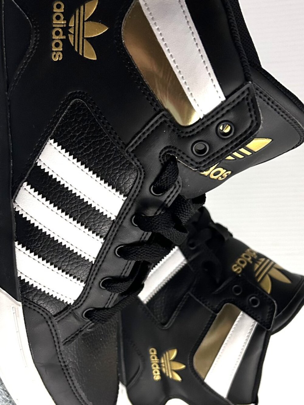 ADIDAS - Picture 9 of 12